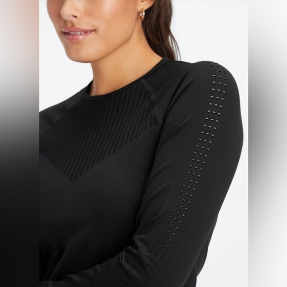 Fabletics Black Sync Seemless Long Sleeve Athletic Top- NWT - Picture 7 of 15